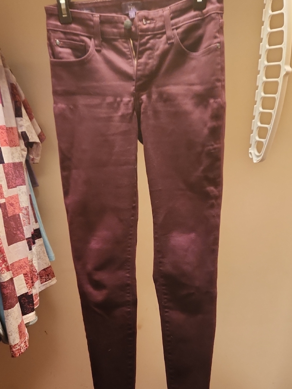 Women's Stretch Skinny Jeans in Deep Burgundy